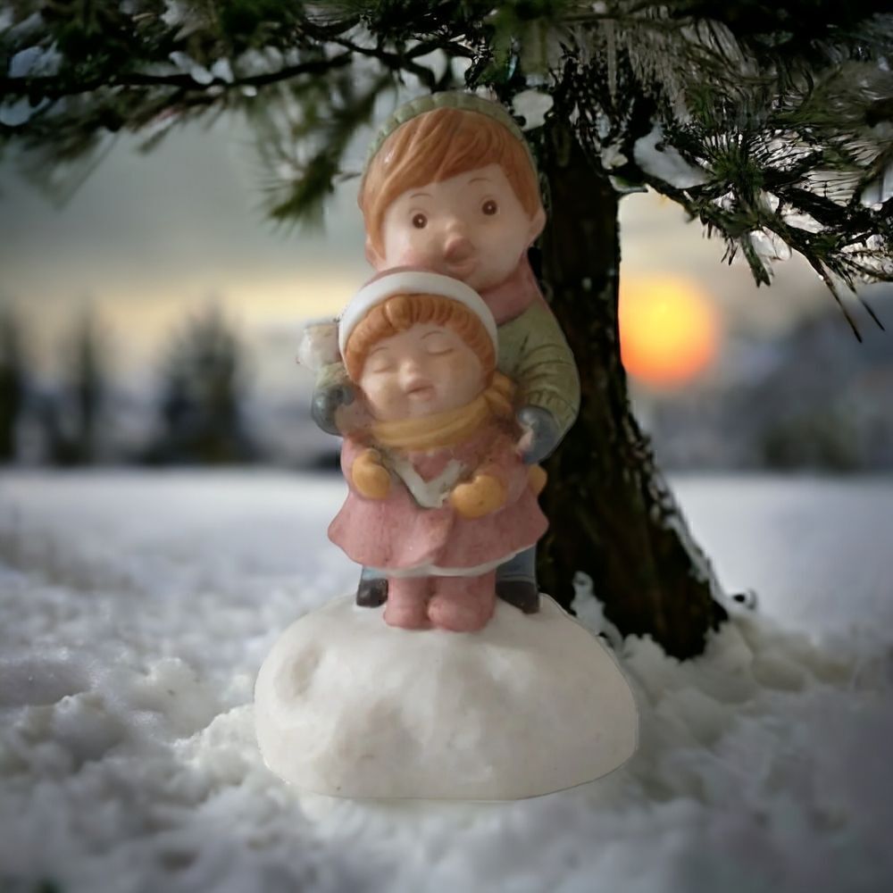 Avon Joy To The World Figure Musical Carolers Ceramic Boy Girl Snow Vtg 80s Xmas